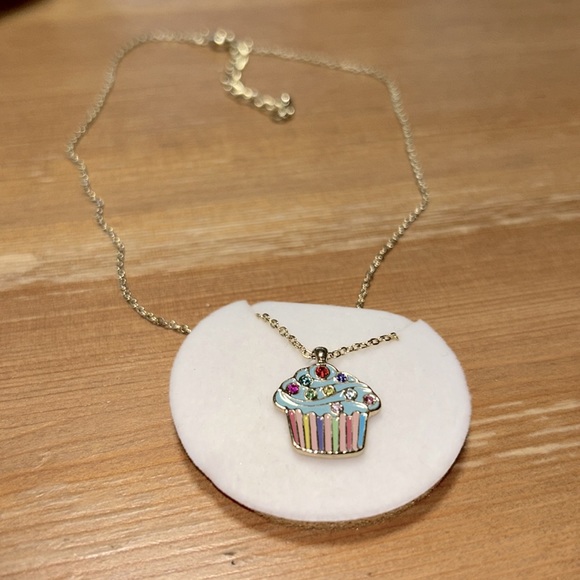 Brand new Cupcake necklace in cupcake box - Picture 3 of 3